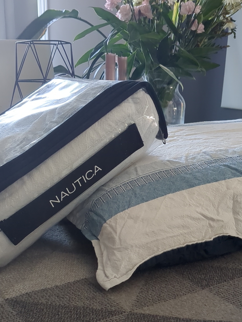 Nautica White & Blue Duvet Cover Set - Twin bed